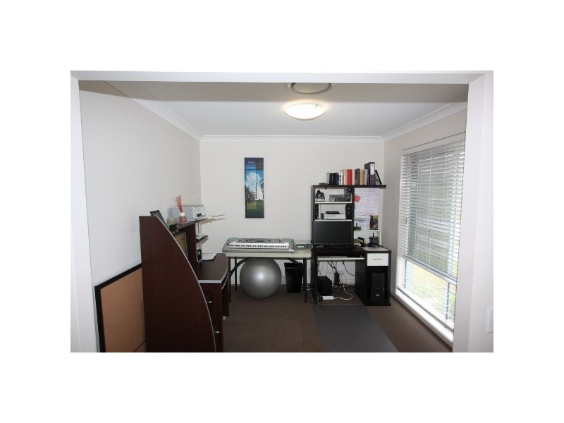 6 HAWKESBURY AVE, Pacific Pines QLD 4211