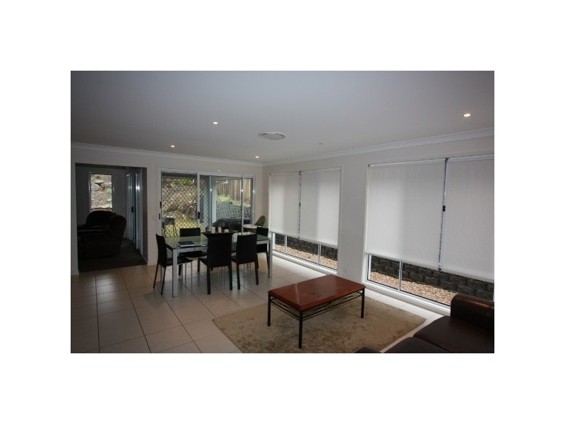 6 HAWKESBURY AVE, Pacific Pines QLD 4211