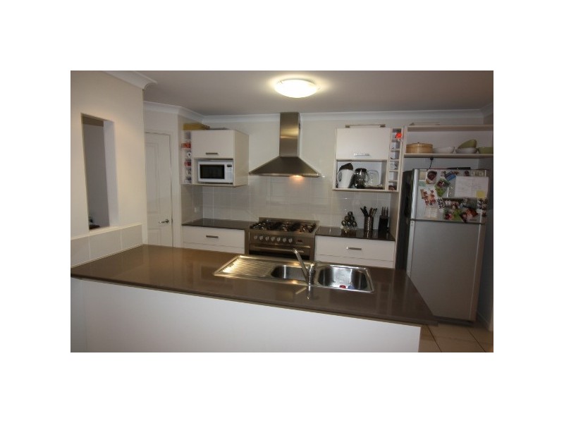 6 HAWKESBURY AVE, Pacific Pines QLD 4211