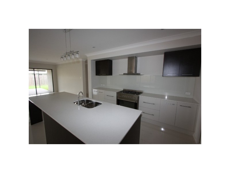 9 FAULKENER ST, Maudsland QLD 4210