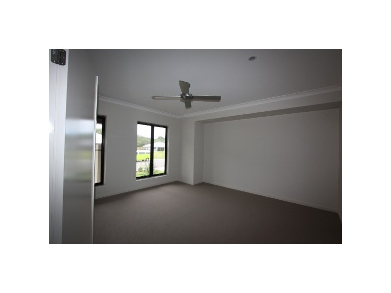 9 FAULKENER ST, Maudsland QLD 4210