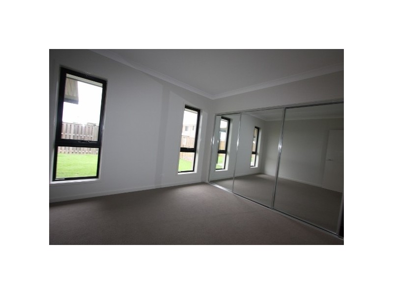 9 FAULKENER ST, Maudsland QLD 4210