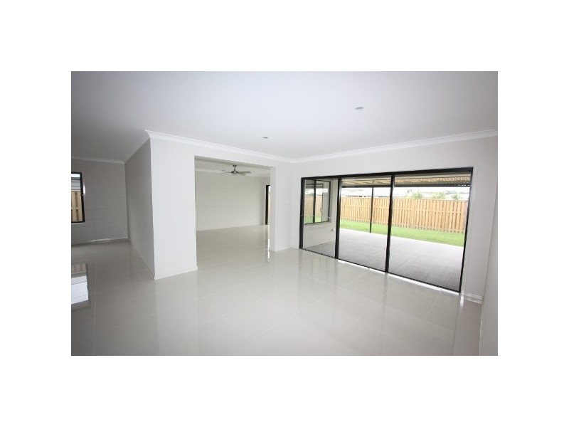 9 FAULKENER ST, Maudsland QLD 4210