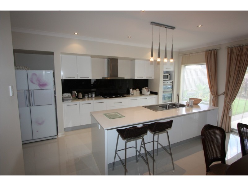 22 WILLUNGA ST, Pacific Pines QLD 4211