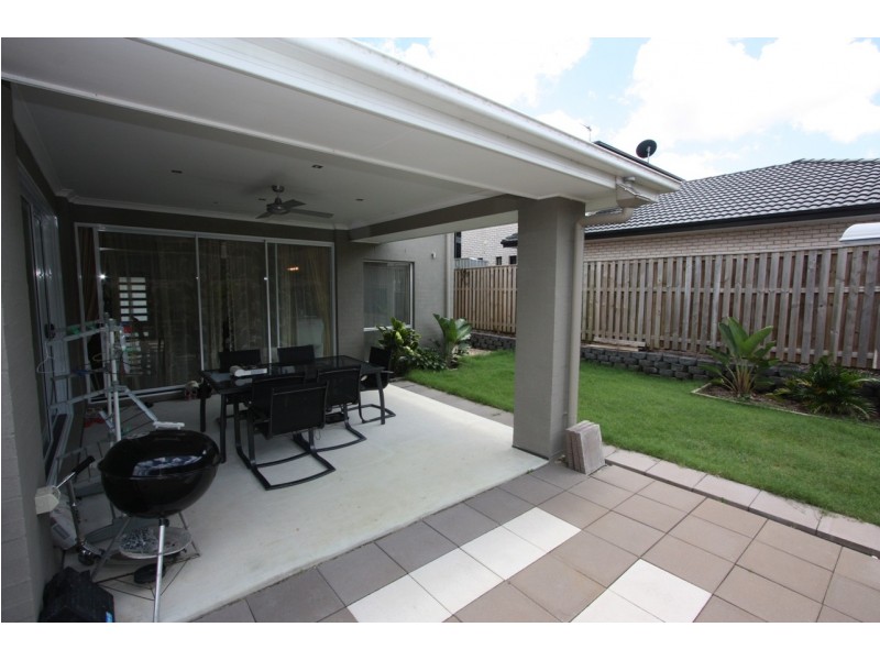 22 WILLUNGA ST, Pacific Pines QLD 4211