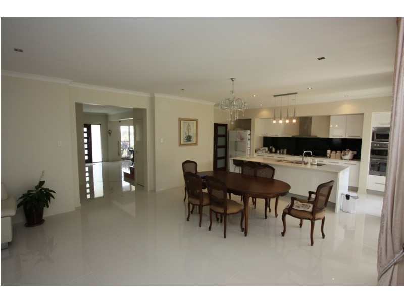 22 WILLUNGA ST, Pacific Pines QLD 4211