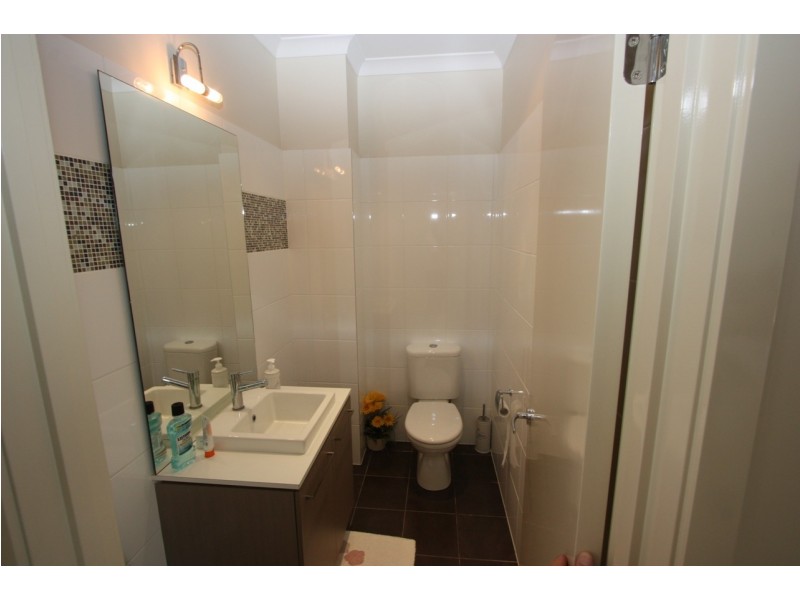 22 WILLUNGA ST, Pacific Pines QLD 4211