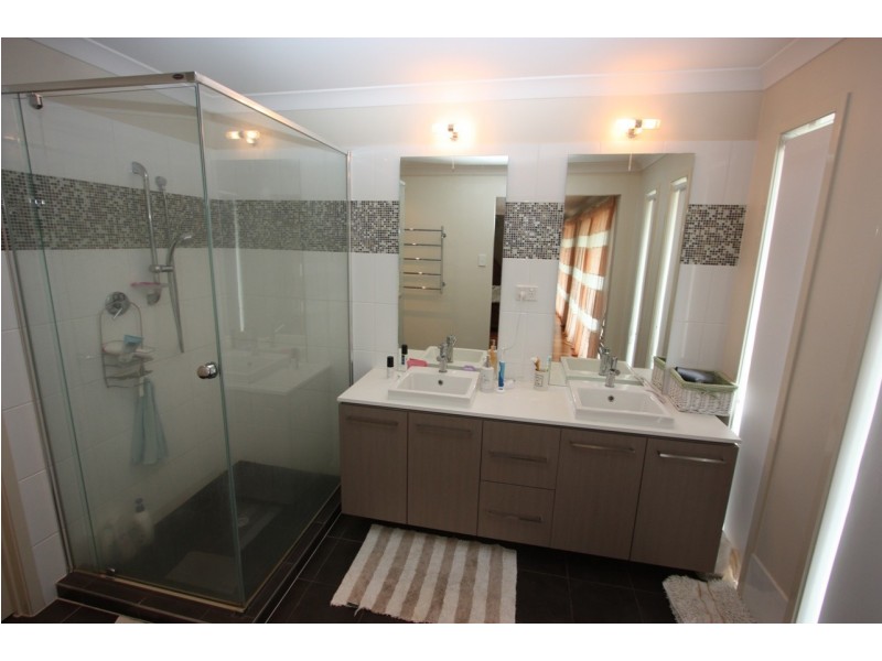 22 WILLUNGA ST, Pacific Pines QLD 4211