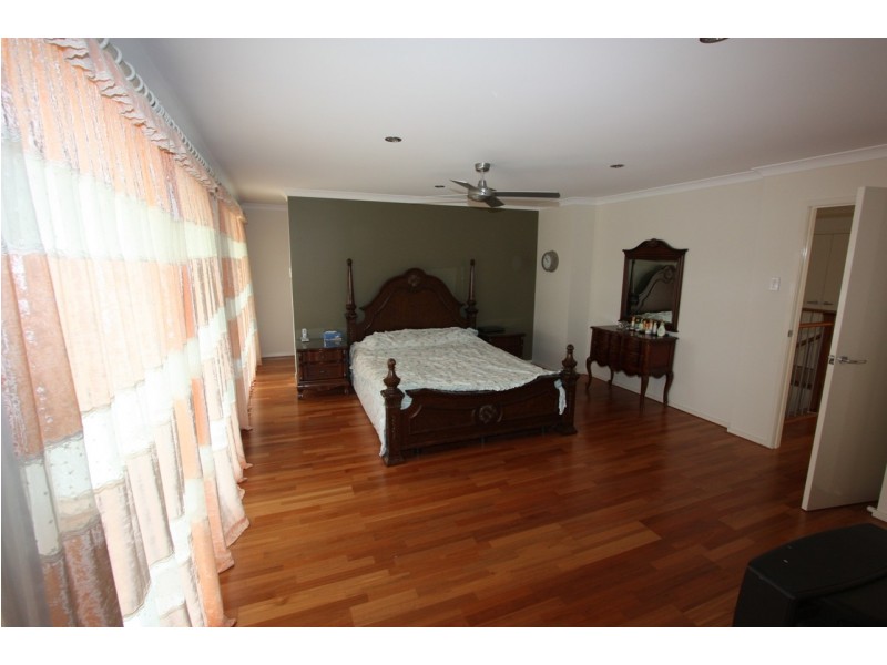 22 WILLUNGA ST, Pacific Pines QLD 4211