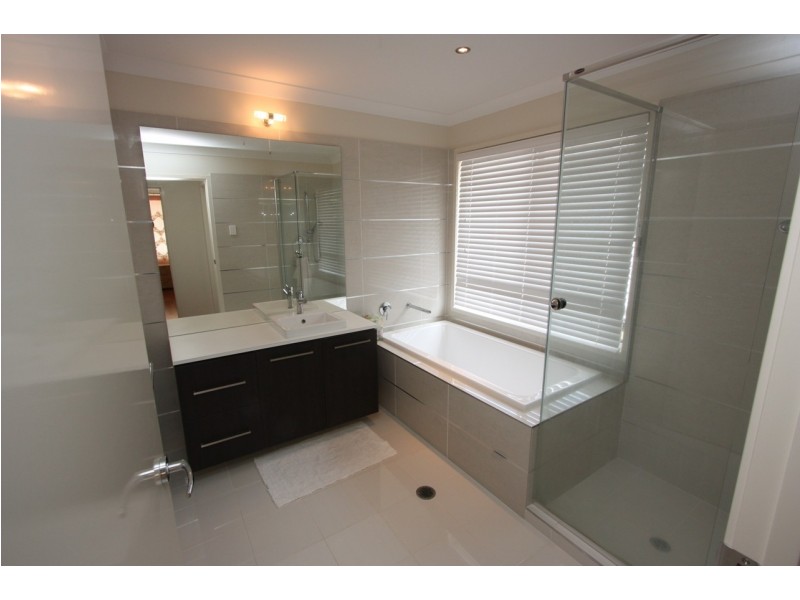22 WILLUNGA ST, Pacific Pines QLD 4211