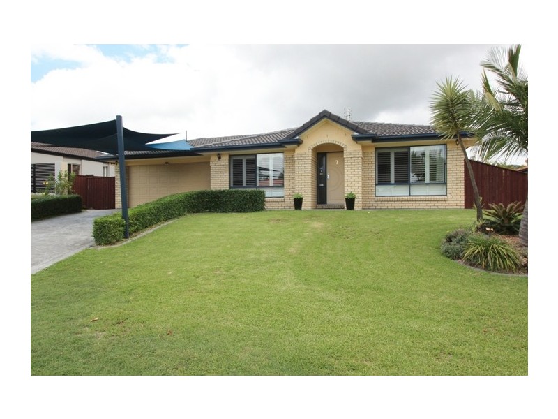7  FEATHERTOP CRES, Pacific Pines QLD 4211