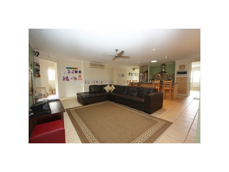 7  FEATHERTOP CRES, Pacific Pines QLD 4211