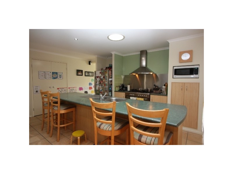 7  FEATHERTOP CRES, Pacific Pines QLD 4211