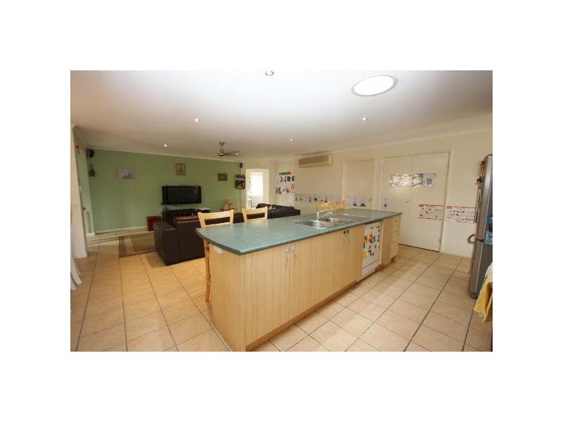 7  FEATHERTOP CRES, Pacific Pines QLD 4211