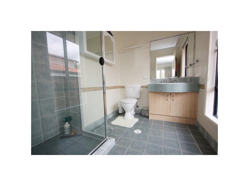 7  FEATHERTOP CRES, Pacific Pines QLD 4211