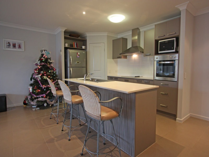 90 Wunburra Cct, Pacific Pines QLD 4211