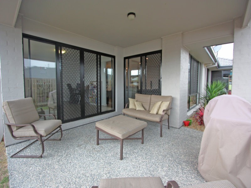 90 Wunburra Cct, Pacific Pines QLD 4211