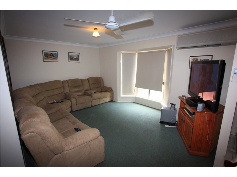 6 PINEMEOUNT CRES, Oxenford QLD 4210