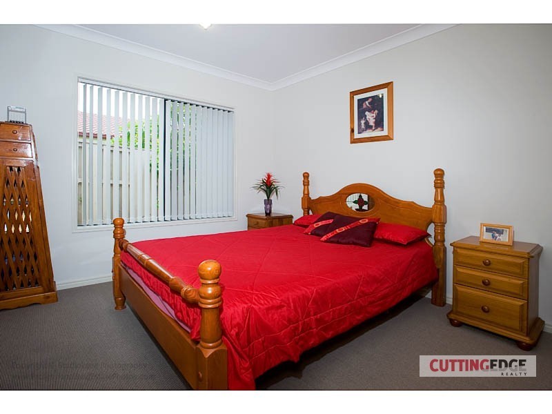 8 Kanangra Cres, Pacific Pines QLD 4211