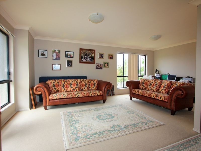 10 Amanu Crescent, Pacific Pines QLD 4211