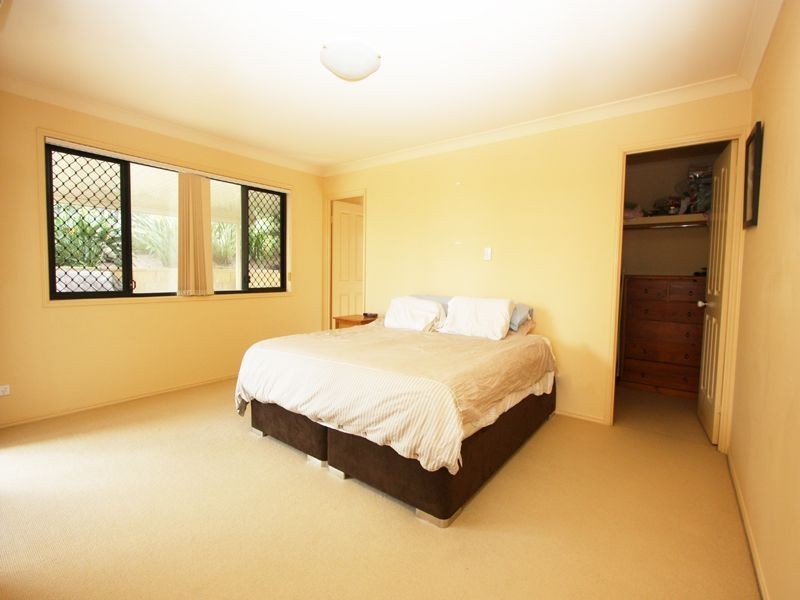 10 Amanu Crescent, Pacific Pines QLD 4211