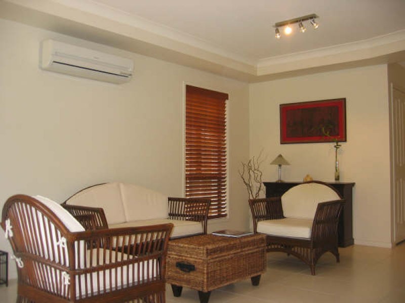 1/5 DINE ST, Upper Coomera QLD 4209