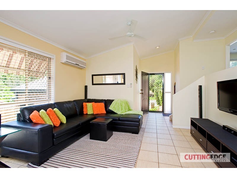 180 Universal Drive, Oxenford QLD 4210