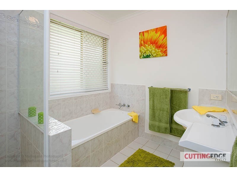 180 Universal Drive, Oxenford QLD 4210