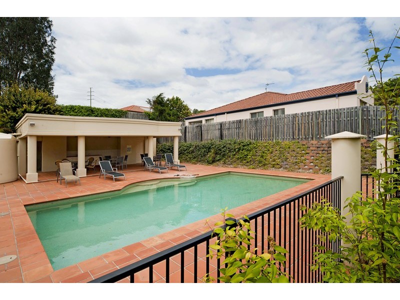 1 studio dr, Pacific Pines QLD 4211