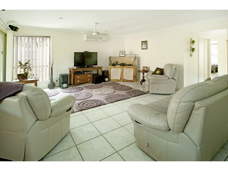 1 studio dr, Pacific Pines QLD 4211