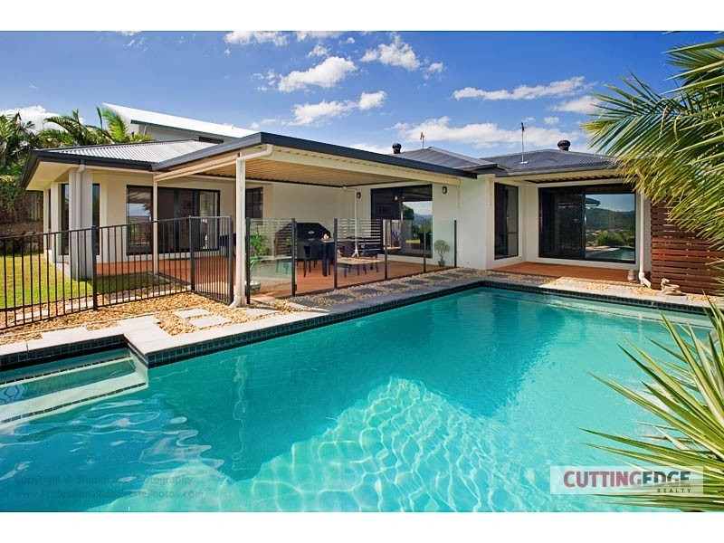 18 SALVADO DR, Pacific Pines QLD 4211