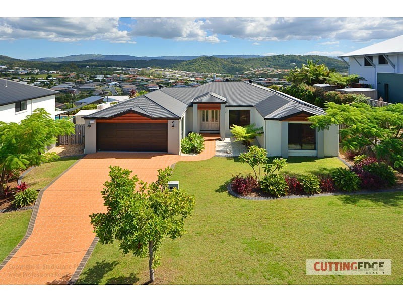 18 SALVADO DR, Pacific Pines QLD 4211