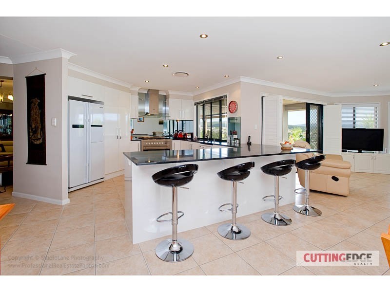 18 SALVADO DR, Pacific Pines QLD 4211