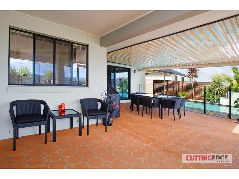 18 SALVADO DR, Pacific Pines QLD 4211