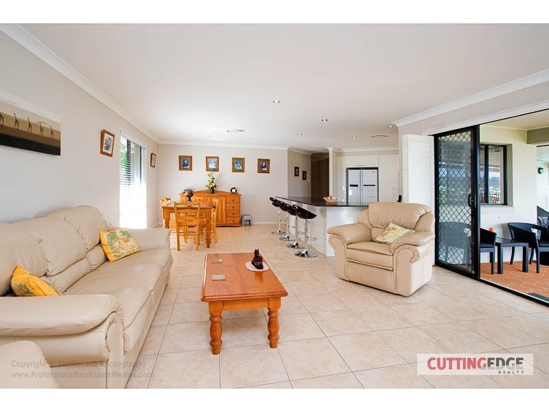 18 SALVADO DR, Pacific Pines QLD 4211