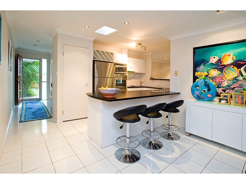 6 NAVUA COURT, Pacific Pines QLD 4211