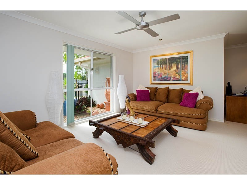 6 NAVUA COURT, Pacific Pines QLD 4211