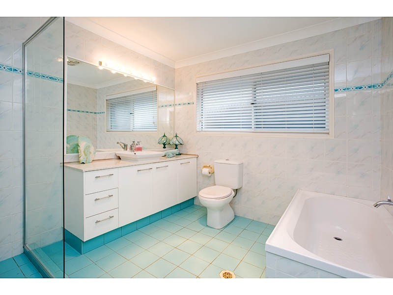 6 NAVUA COURT, Pacific Pines QLD 4211