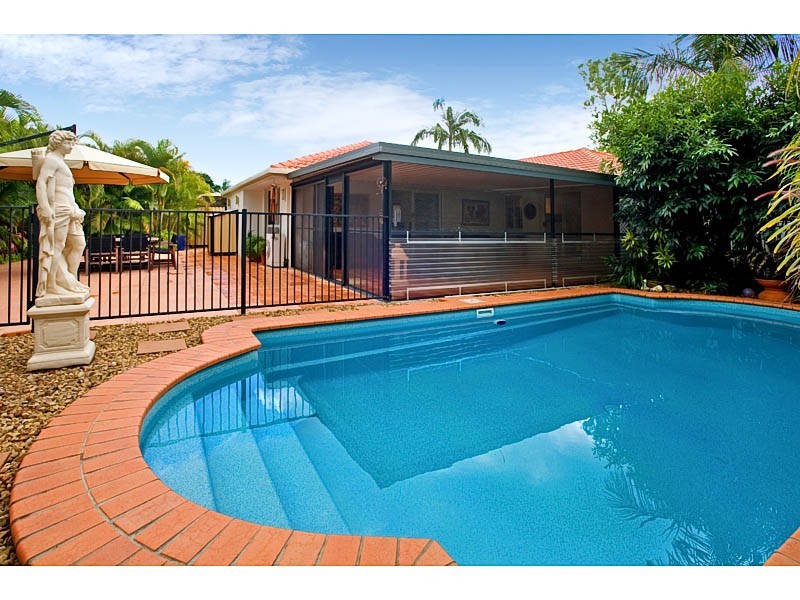 6 NAVUA COURT, Pacific Pines QLD 4211