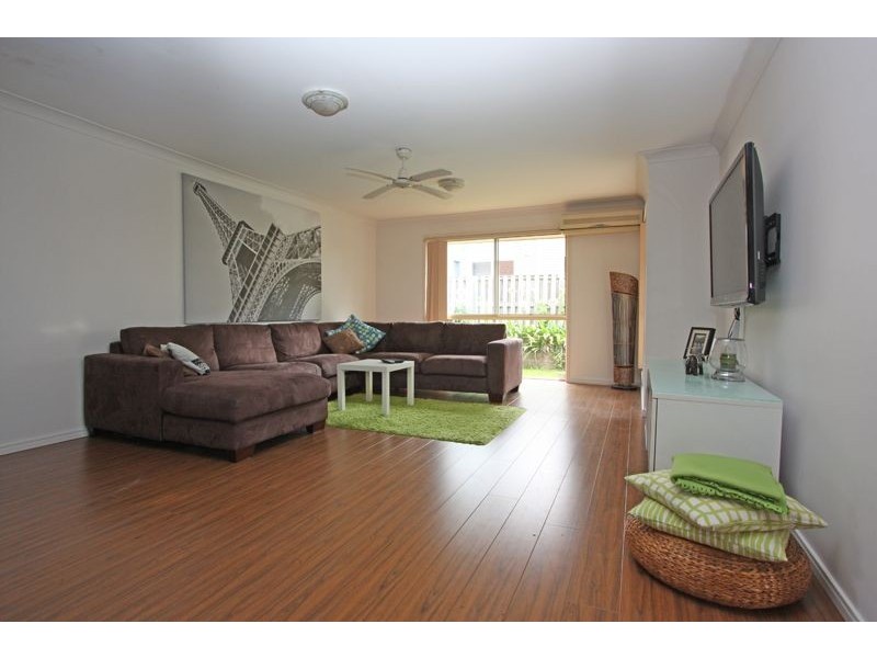 22 Manra Way, Pacific Pines QLD 4211