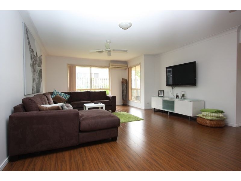 22 Manra Way, Pacific Pines QLD 4211