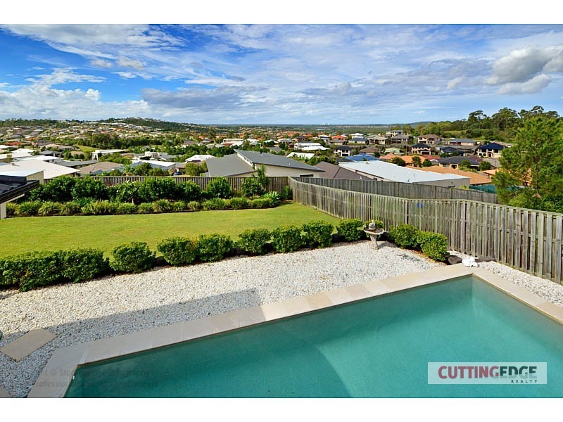 10 Wunburra Circle, Pacific Pines QLD 4211