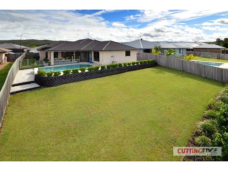 10 Wunburra Circle, Pacific Pines QLD 4211