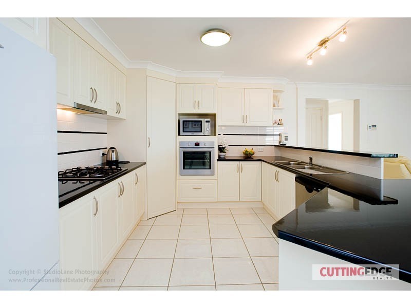 10 Wunburra Circle, Pacific Pines QLD 4211