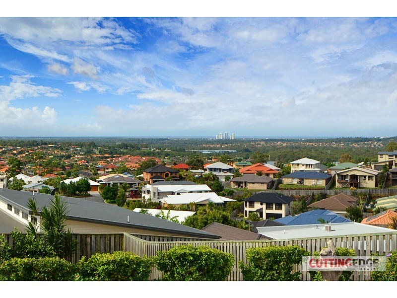 10 Wunburra Circle, Pacific Pines QLD 4211