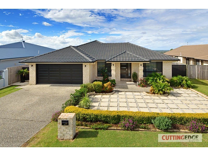 10 Wunburra Circle, Pacific Pines QLD 4211