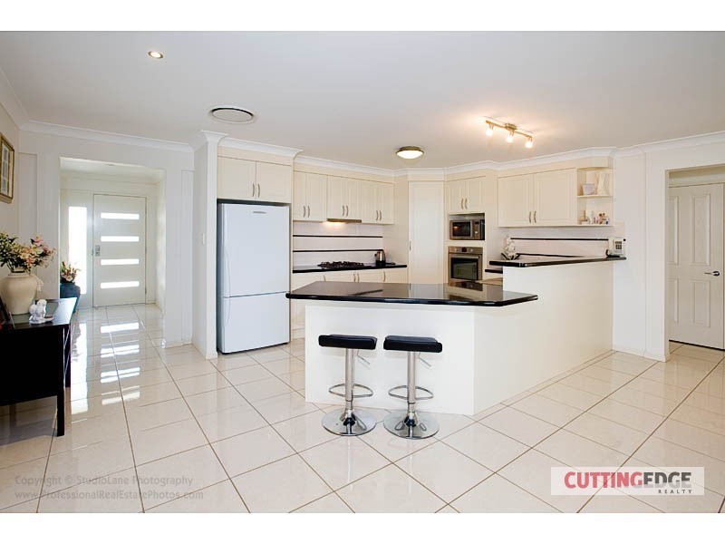 10 Wunburra Circle, Pacific Pines QLD 4211