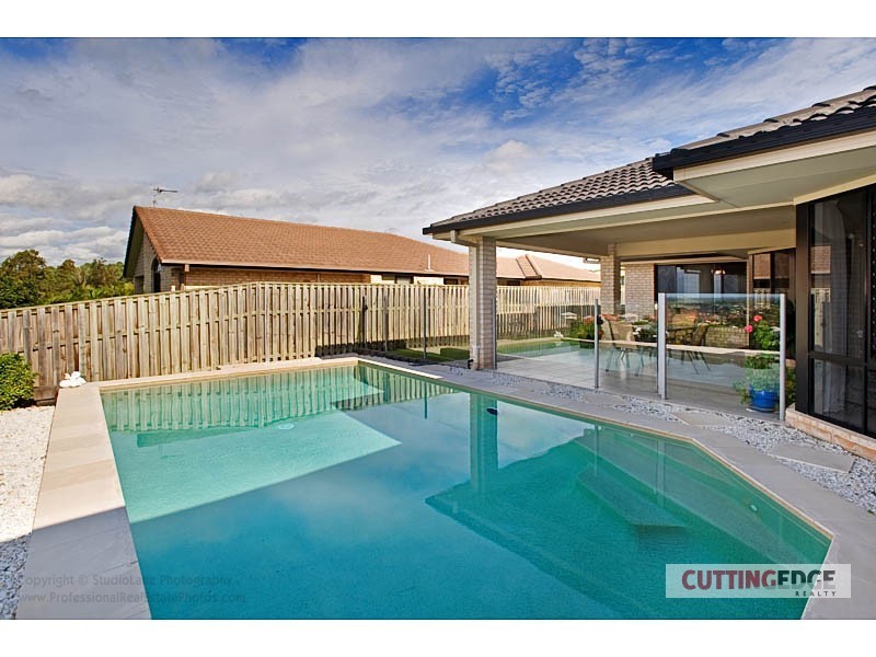 10 Wunburra Circle, Pacific Pines QLD 4211