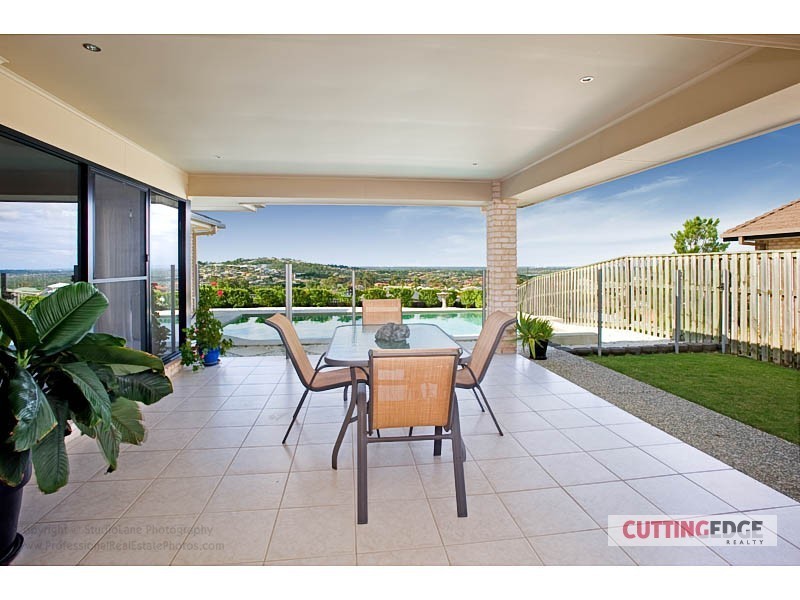 10 Wunburra Circle, Pacific Pines QLD 4211