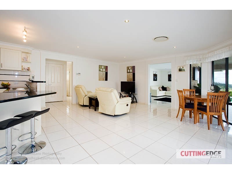 10 Wunburra Circle, Pacific Pines QLD 4211